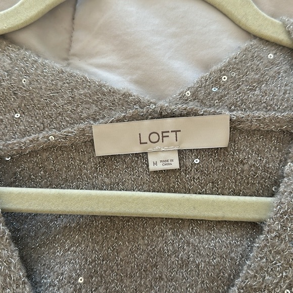 Size medium Loft long sleeve sweater - Picture 2 of 3